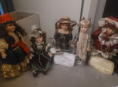 Porcelain doll set