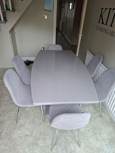 Dining Table & 6 Chairs