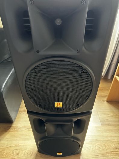 2 Passive Speakers, 2 Stands and 2 Cables