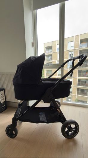 Mamas & Papas Flip XT3 3-in-1 Travel System + Cybex Aton B2 i-Size Car Seat & ISOFIX Base