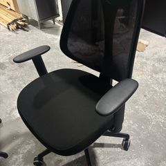 Black mesh ergonomic office chair adjustable arms gas lift operator chair