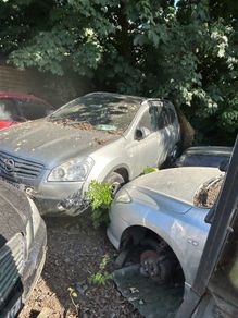 2010 Nissan qashqai for parts