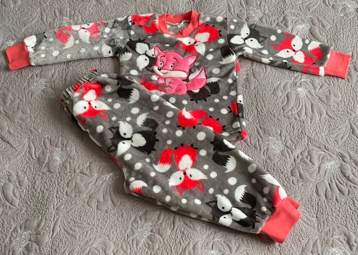 Girls pyjamas 2-3Y