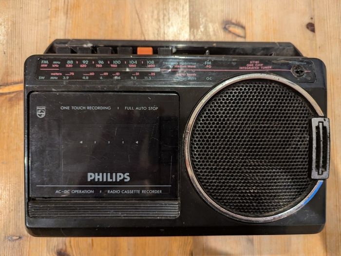 Vintage Philips Radio for Restoration