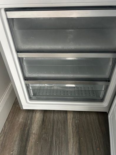 Grundig fridge freezer with water dispenser