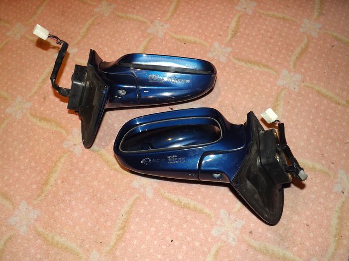 1 x Pair of Celica gen 7 electric mirrors/ Spectra Blue. (Non electric folding)