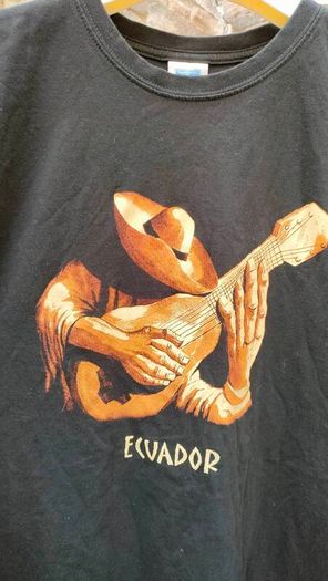 Ecuador Musician Print T-shirt  Size medium
