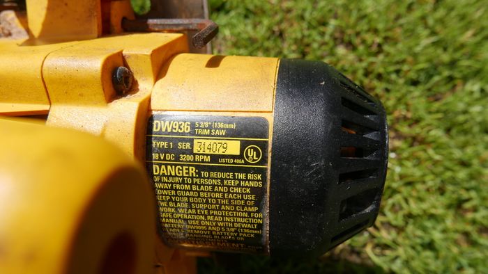 DEWALT DW936 Cordless Trim Saw +charger - works well