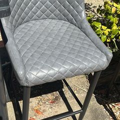 2 high breakfast bar stools