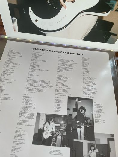 Sleater Kinney - Dig Me Out