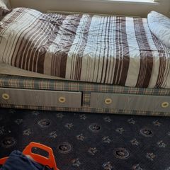 Single Bed with storage drawers make an offer