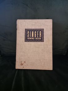 Singer Sewing Book  . Mary Brooks Picken. 1957.