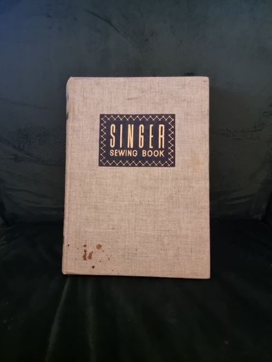 Singer Sewing Book  . Mary Brooks Picken. 1957.