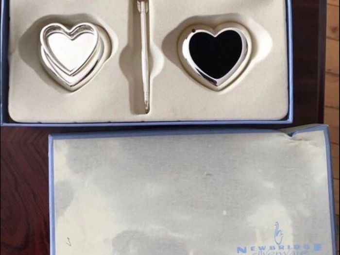 Newbridge gift set ,pen and pen holder and photo loveheart