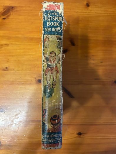 Vintage annual:'The Hotspur Book for Boys' 1943