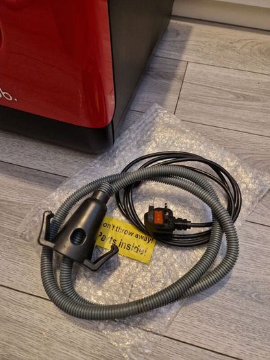 Compact dishwasher in red