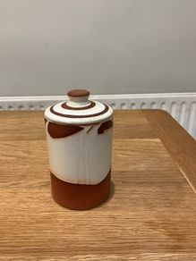 Pottery container