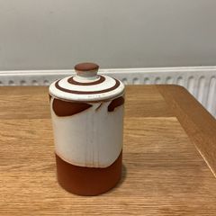 Pottery container