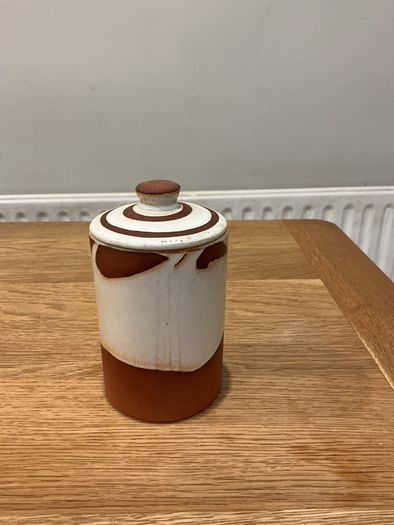 Pottery container