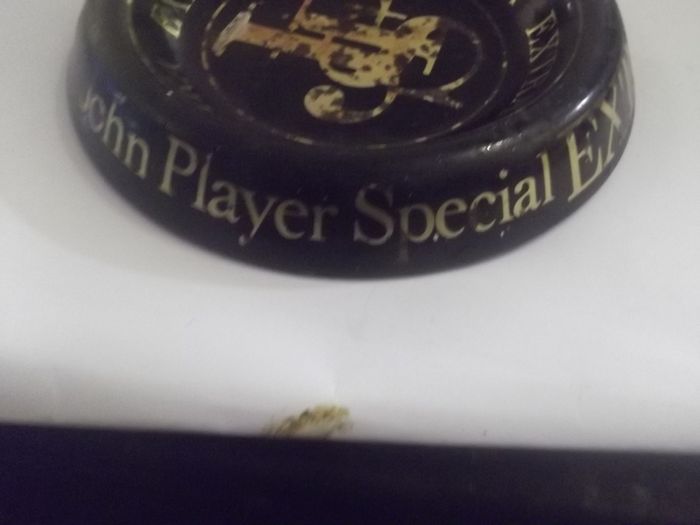 a vintage john players special extra ash tray