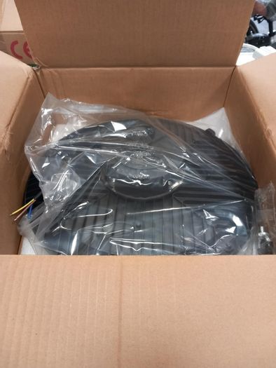 UFO LED LIGHT 200W (brand new in box)