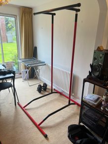 Portable pull up and dip station - Pull-up mate