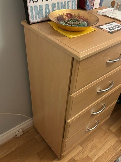 Chest of drawers on casters