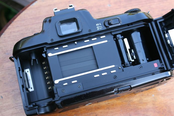 Nikon F-601 35mm SLR Camera Analog SLR F 601 Case Body F Mount Tested (batteries need to be replaced)