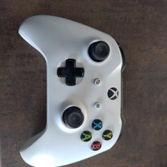 White XBOX one controller