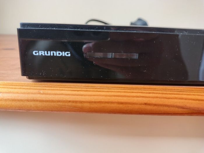 Grundig Freesat Box with Remote for Parts or Repair.