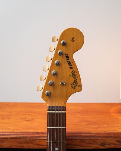 Fender Japan Classic 60s Mustang 2018 - 3 Tone Sunburst
