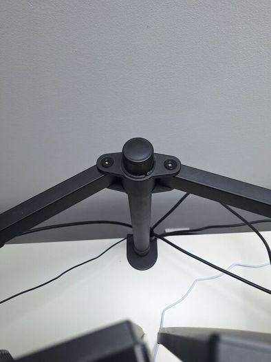 Ultimate 1440p Streaming & Gaming Studio | RTX 5060 | 32GB RAM | Dual Monitors | Arozzi Mic | Xbox Controller