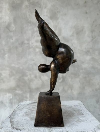 Balancing Lady (30cm) - Bronze