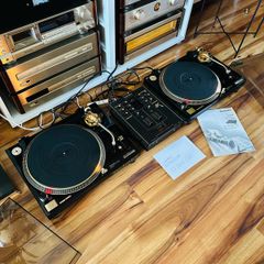 Technics SL1200 LTD GOLD set