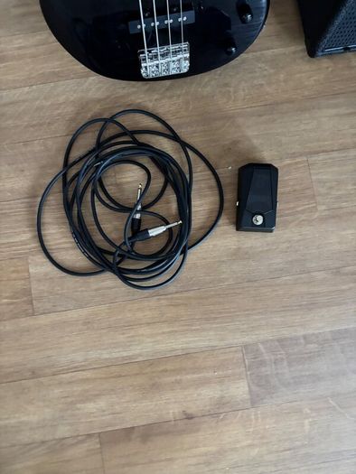 Electric bass guitar
