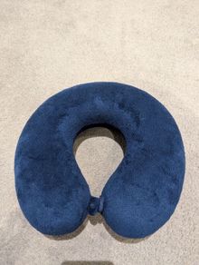 Travel neck pillow