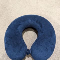 Travel neck pillow
