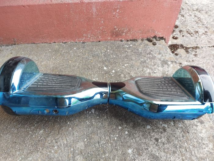 Hoverboard, no charger, not tested in very good cosmetic condition