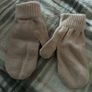 Child's new gloves 18/14 mths Image 3
