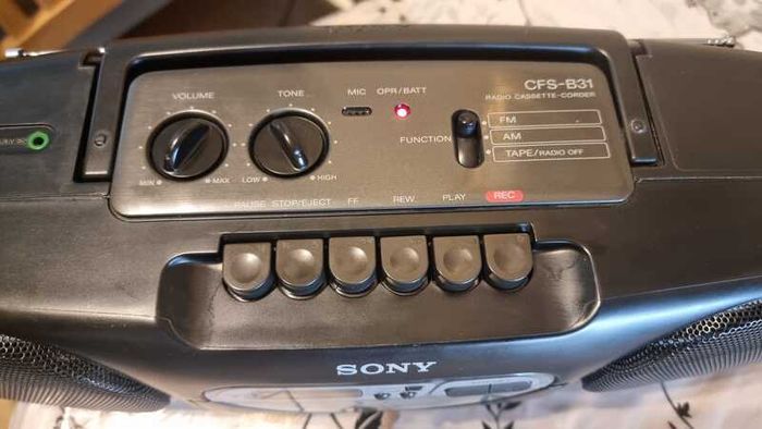 From 1994  Sony CFS-B31, working good.