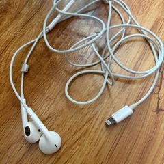 earphone iPhone lighting