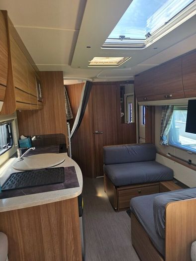 Caravan  Corona Compass Club Class 6 berth 576