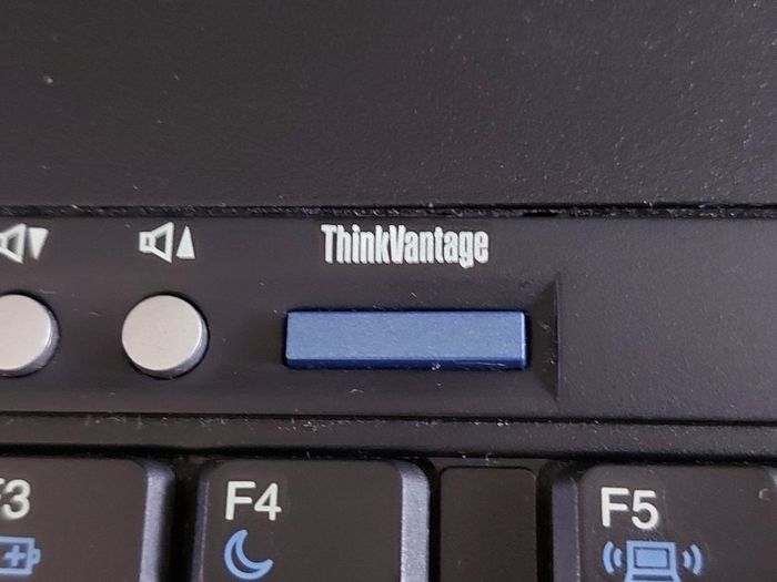 Lenovo T60p IBM Thinkpad, in excellent cosmetic condition, Battery is Good but states Error with Date & Time, and displays Lock Sign