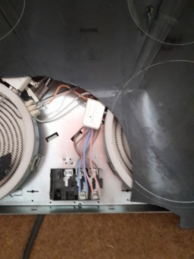 4 zone Candy hob  cracked glass system working