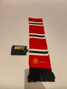 Man utd scarf and wallet