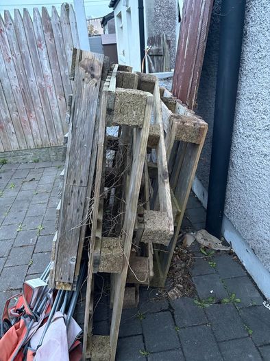4 x large pallets