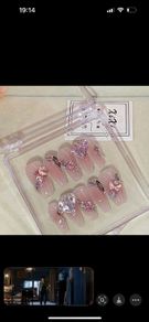 Press on nails
