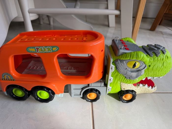 Big Steps Dinosaur Hauler Truck