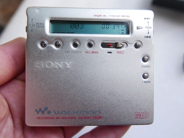 Sony MD Walkman - Portable MiniDisc Player - Silver (MZ-R900) - works well.