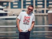 The Epic Battle Men's T-shirt Tee Top Shirt Funny Apple Samsung Phone T-shirt